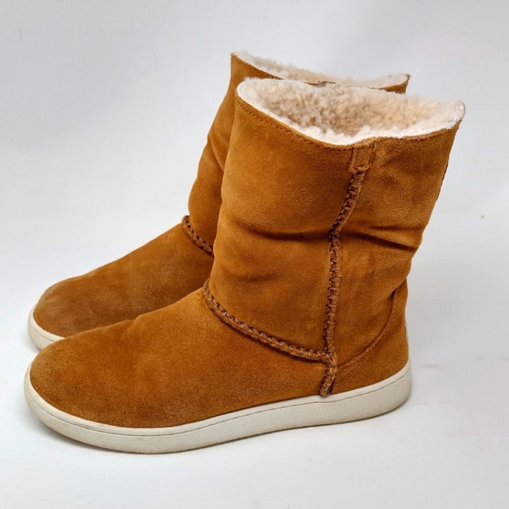 UGG Women's Mika Classic Sneaker Boot Chestnut Size 8 - Picture 1 of 9